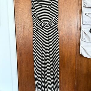 Max Studio Black and Cream Sleeveless Sheath Maxi Dress